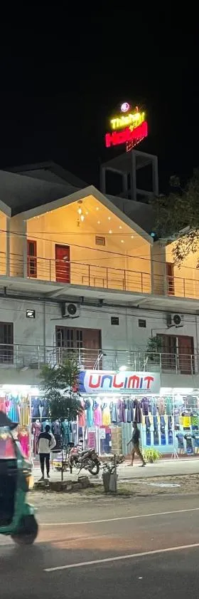 Thisha Hotel & Restaurant，位于贾夫纳的酒店