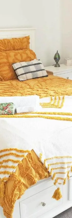 Snug & cozy ensuite in a new house，位于Officer的酒店