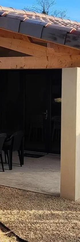 Le gîte de la vieille pierre 'climatisé'，位于阿雷克斯的酒店