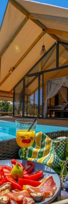 Floria Glamping Garden，位于拉宾的酒店