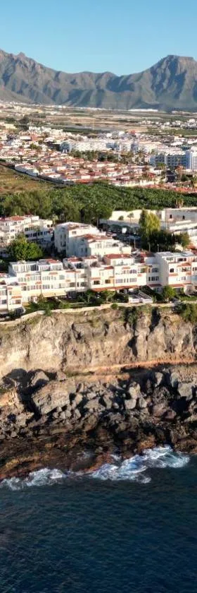 Great oportunity Costa Adeje Holiday apartment first sea line Free Wifi，位于卡亚俄萨尔瓦赫的酒店