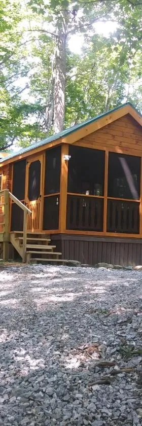 Two Rivers Cabins - The Mountaintop，位于布里瓦德的酒店