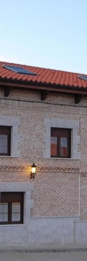 拉卡松纳德多尼亚佩特拉酒店，位于Villarmentero de Campos的酒店