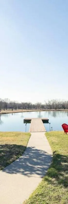 Texas Ranch House with 5 Bedroom and Fish Pond，位于达拉斯的酒店