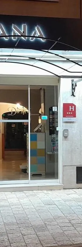 迪亚纳酒店，位于旺斯的酒店