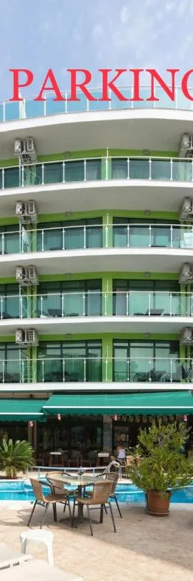 Hotel L&B- Free parking，位于阳光海滩的酒店