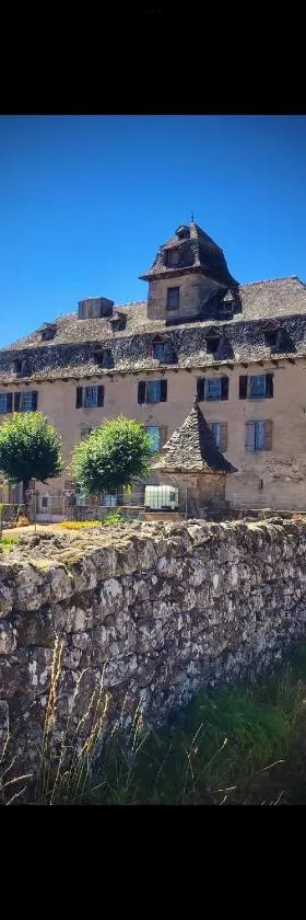 Chateau de Cours，位于Sénezergues的酒店