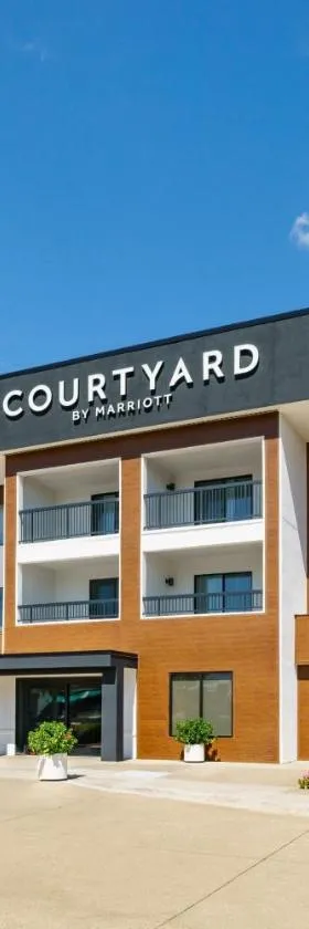 Courtyard by Marriott Dallas Lewisville，位于路易斯维尔的酒店