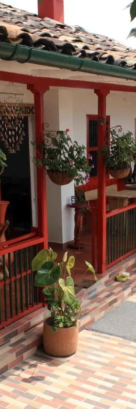 Eco Lodge La Juanita，位于马尼萨莱斯的酒店