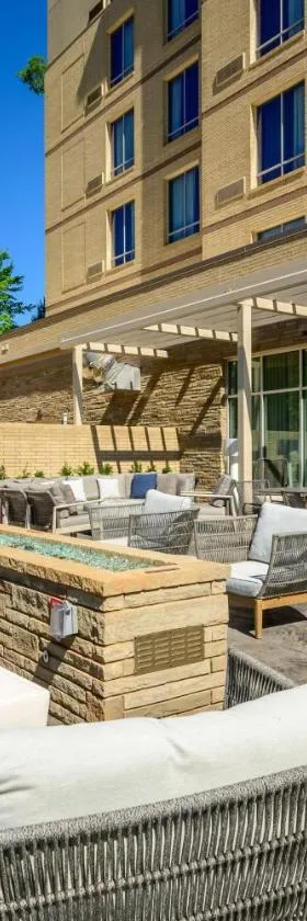 Courtyard by Marriott Raleigh Cary Crossroads，位于卡瑞的酒店