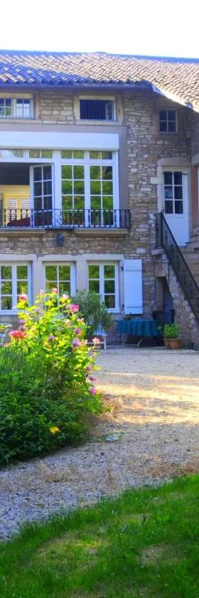 Appartement charmant à Lacrost avec jardin privé - 60 m²，位于Lacrost的酒店