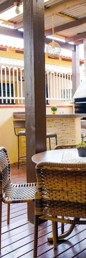 Ótima casa apenas 50metros da praia - em Balneário Piçarras，位于Itajubá的酒店