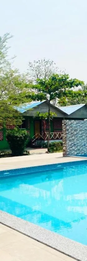 Lighthouse Waterpark and Resort，位于Mansar的酒店