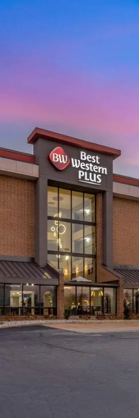 Best Western Plus St. Louis West-Westport，位于马里兰高地的酒店