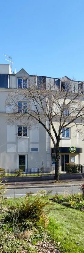 B&B HOTEL Saint-Maur Créteil，位于圣莫代福塞的酒店