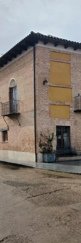Hotel Restaurante Doña Elvira，位于Nava del Rey的酒店