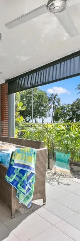 Belle Escapes Ground Floor Beachfront Apartment，位于约克斯诺波的酒店