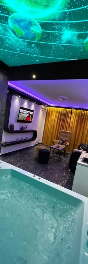 Apartman S&V 3 Istocno Sarajevo Lukavica sa Jacuzzi Lux Spa Hilandarska Centar，位于卢卡维卡的酒店