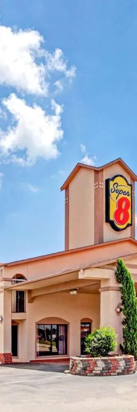 Super 8 by Wyndham Mont Belvieu - Baytown East，位于Eldon的酒店