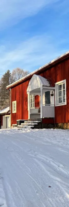 Gammelgården Holidayhouse，位于于斯达尔的酒店