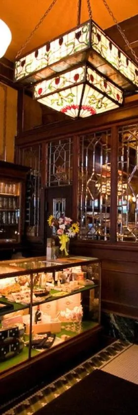 McMenamins Olympic Club，位于森特勒利亚的酒店