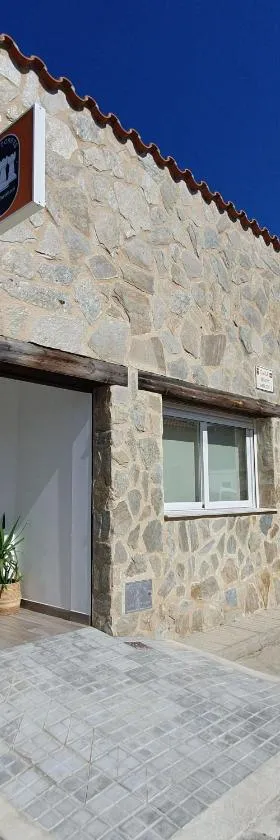 Tres Torres Apartamento Turístico，位于Almoharín的酒店