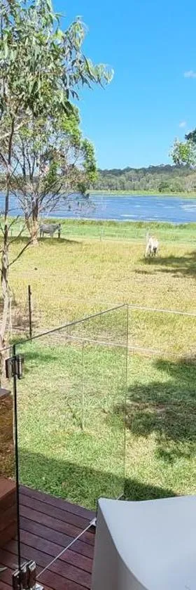 Narangba Motel (formerly Brisbane North B&B and Winery)，位于Narangba的酒店