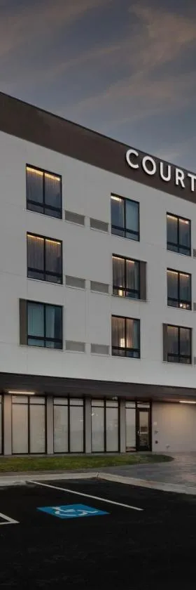 Courtyard by Marriott Conway，位于康威的酒店