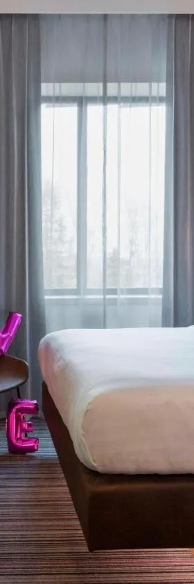 Moxy Katowice Airport，位于皮佐维斯的酒店