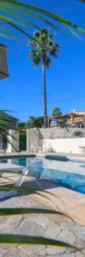 Lovely Appartment 'Solana' with big garden, nice pool，位于特乌拉达的酒店