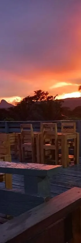 Casa Cantagalo - Guest House & Bar Restaurant，位于Santana的酒店
