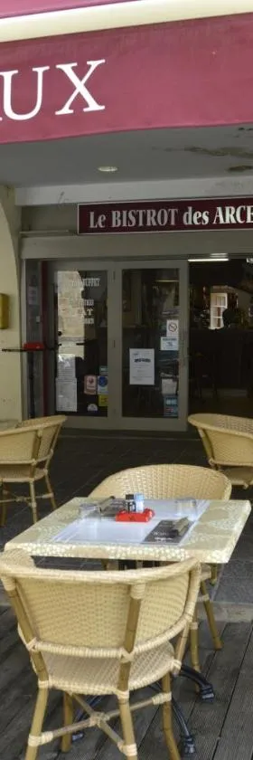 Hôtel Des Arceaux，位于Saint-Sever的酒店