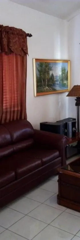 Secure Gated 1BR Home in Caribbean Estate 2BR Also Available，位于波特莫尔的酒店