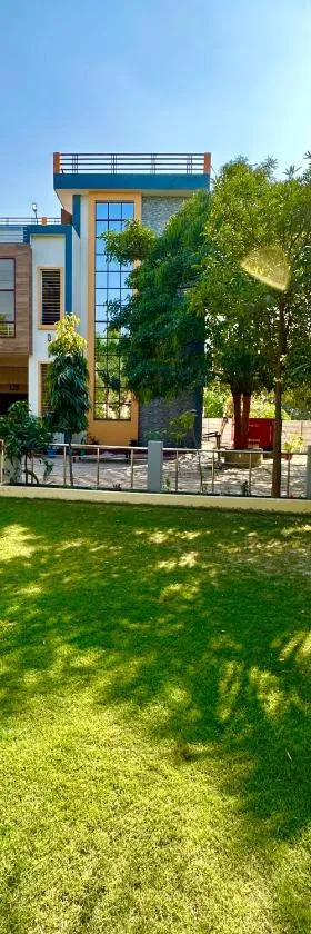 Kaashi Flora - Luxury 3BHK，位于瓦拉纳西的酒店