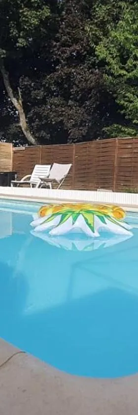 Appartement 3 pièces avec Piscine，位于La Ferté-Gaucher的酒店