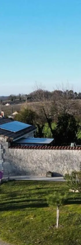 Chez Laure - Authentique maison en pierre de 160 m2 au calme，位于Reignac的酒店