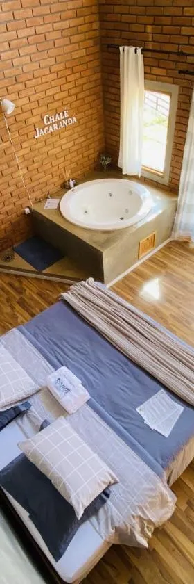 Chalé Jacarandá - Hidro - Wifi e mais，位于萨普卡伊米林的酒店