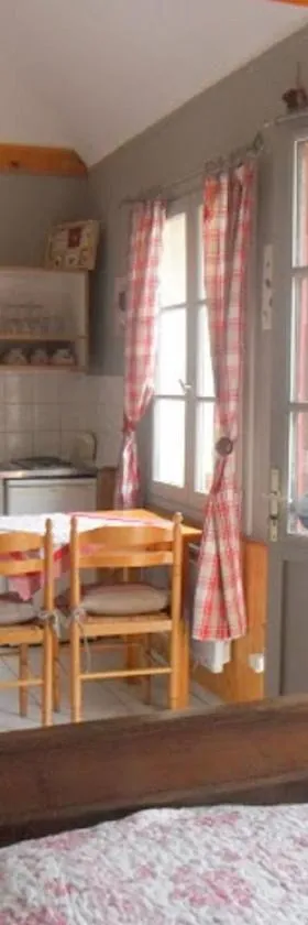Gite Hôtel chambre d' hôtes et roulottes et du Ternois，位于Saint-Pol-sur-Ternoise的酒店