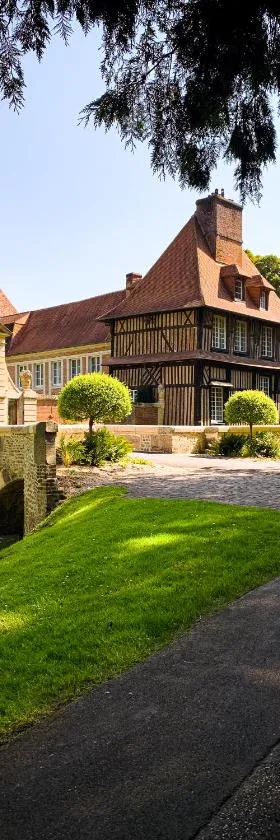Les Suites Château du Breuil Normandie，位于Le Breuil-en-Auge的酒店