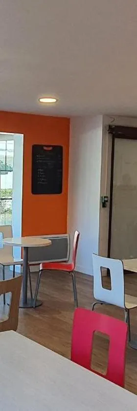 南南斯 - 赫泽机场普瑞米尔经典酒店，位于雷泽的酒店
