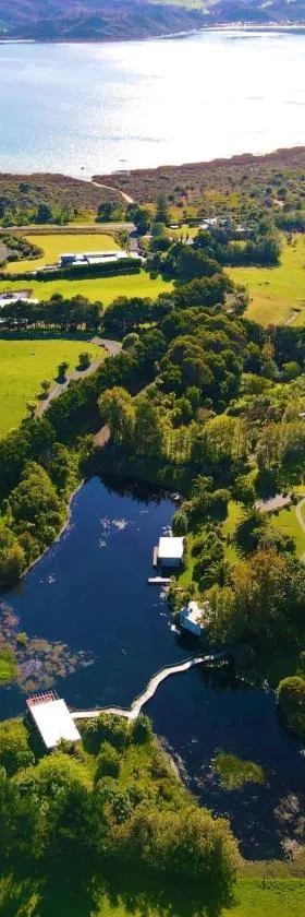 The Lakes - Kai Iwi Lakes Exclusive Retreat，位于Kaihu的酒店