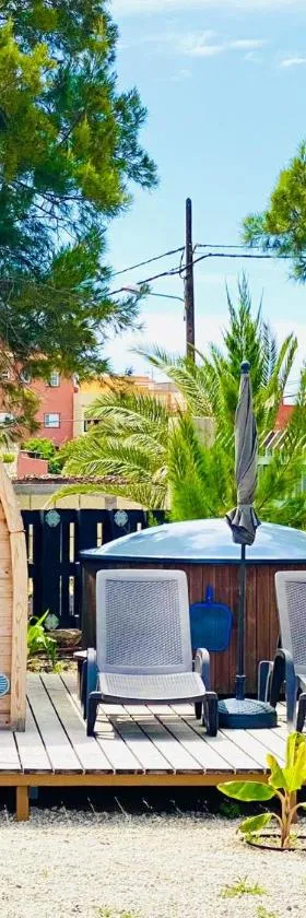 Nashira HOT TUB PISCINA Y JARDIN，位于Buzanada的酒店