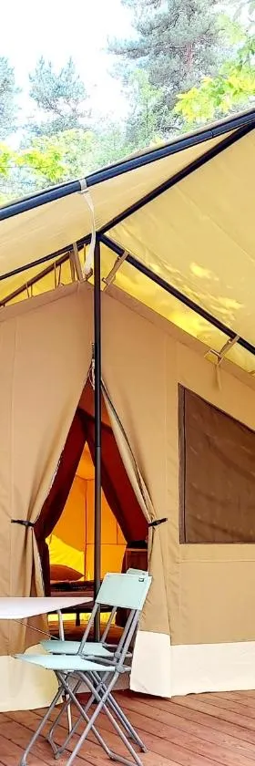 Camping Onlycamp Les Premières Vignes，位于萨维尼莱博恩的酒店