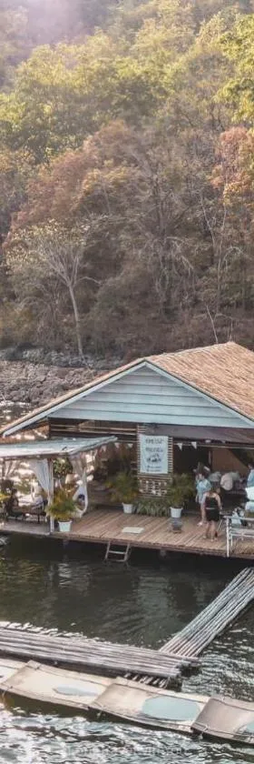 Hometown Riverview - โฮมทาวน์ ริเวอร์วิว，位于Si Sawat的酒店