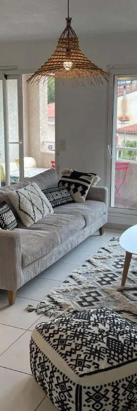 Appartement T3 climatisé,balcon, classé 3 étoiles，位于勒宝洛的酒店