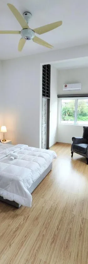 Ipoh Lake View Cozy Home Big House，位于Lahat的酒店