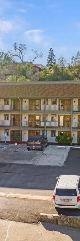 Heritage Inn - Yosemite/Sonora，位于索诺拉的酒店