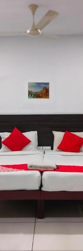 Kings Fort Rooms Thrippunithura，位于埃尔讷古勒姆的酒店