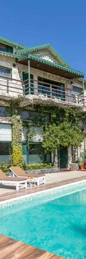 Villa Mountain Crest Kasauli with Treehouse , Sundeck & Breakfast，位于Dagshai的酒店