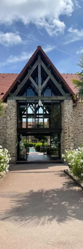 Hotel Les Suites - Domaine de Crécy，位于克雷西拉沙佩勒的酒店
